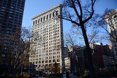 02-10 The Flatiron Building Side View From New York Madison Square Park.jpg